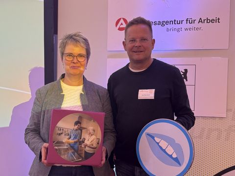 Die Bezirksstadträtin Regine Sommer-Wetter den Elternabend des Projekts im Magazin in der ehemaligen Heeresbäckerei.