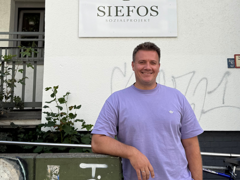 Dennis Gauglitz und sein Team von der SIEFOS sind stolz auf das eigene Konzept, dass es so selten gibt in Einrichtungen für wohnungslose Menschen