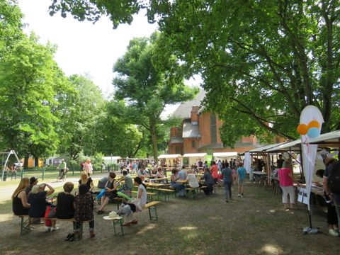Festplatz hinter der Segenskirche. (Bild: BA Reinickendorf)