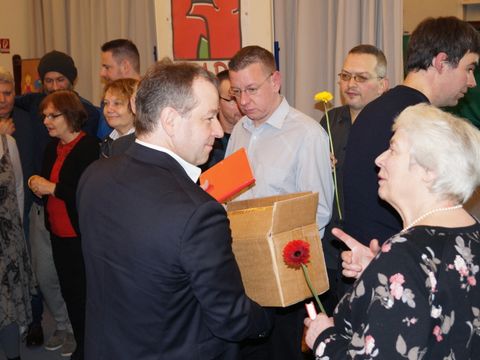 Frank Balzer dankt den Helfern des QM. (Bild: BA Reinickendorf)