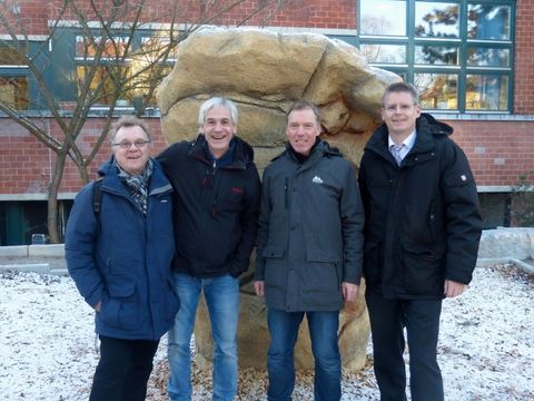 Bezirksstadtrat Tobias Dollase (rechts) und die Verantwortlichen der Tietzia, Uwe Groth und Volker Sachse sowie Jugendamtsleiter Thomas Wackermann. (Bild: BA Reinickendorf)