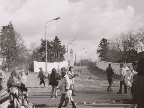 Ehemaliger Todesstreifen an der Grenzmauer bei Glienicke, 3.3.1990 (Bild: Koischwitz © Museum Reinickendorf)