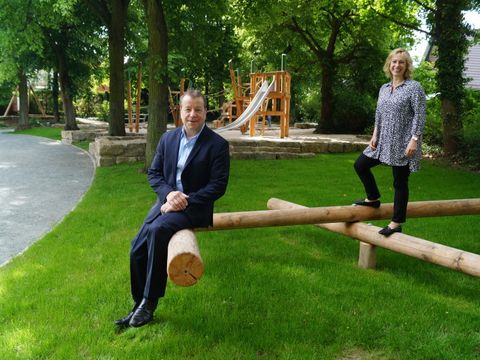 Bezirksbürgermeister und Stadträtin halten die Balance. (Bild: BA Reinickendorf)