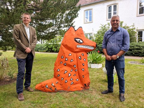 Jugendstadtrat Dollase (l.) und Mahdi Saleh, Leiter des Fuchsbaus (Bild: BA Reinickendorf)