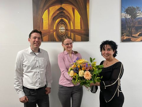 (v.l.n.r.) Amtsleiter Hauke Haverkamp, Ärztin Dr. Nataliya Motunova, Stadträtin Emine Demirbüken-Wegner (Bild: BA Reinickendorf)