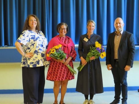 v.l.n.r. Claudia Schütz (Jugendamtsdirektorin), Annette Winkelmann (Kindertagespflegerin), Elsa Ihde (Pflegemutter), Alexander Ewers (Jugendstadtrat) (Bild: BA Reinickendorf)