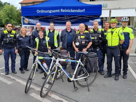 Fahrradkontrollen vom Außendienst des Ordungsamtes und der Polizei Berlin rund um den S-Bahnhof Frohnau (Bild: BA Reinickendorf)