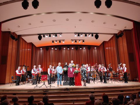 Verabschiedung des langjährigen Orchesterleiters Dieter Reetz (Mitte) (Bild: BA Reinickendorf)