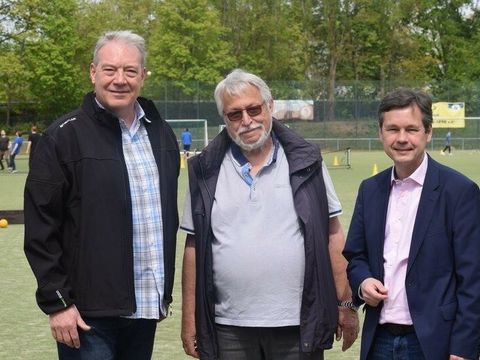 v.l.n.r. Bezirksstadtrat Harald Muschner, Präsident des BFC Alemannia Detlef Wendt, Bezirksbürgermeister Uwe Brockhausen (Bild: BFC Alemannia)