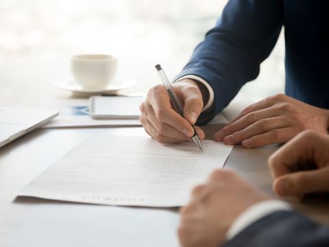 Unterschrift eines offiziellen Dokuments