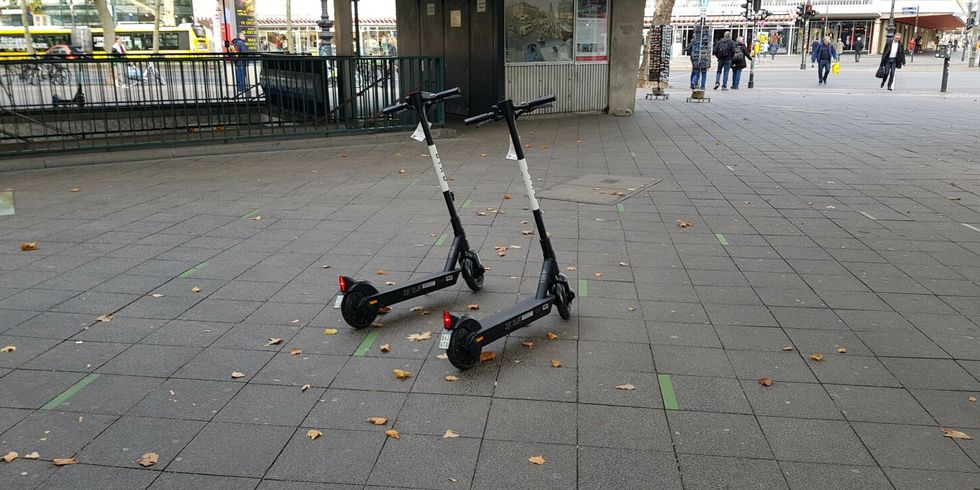 E-Scooter mitten auf der Straße