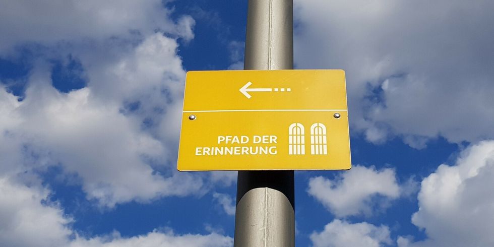 Informationsstele für Pfad der Erinnerung