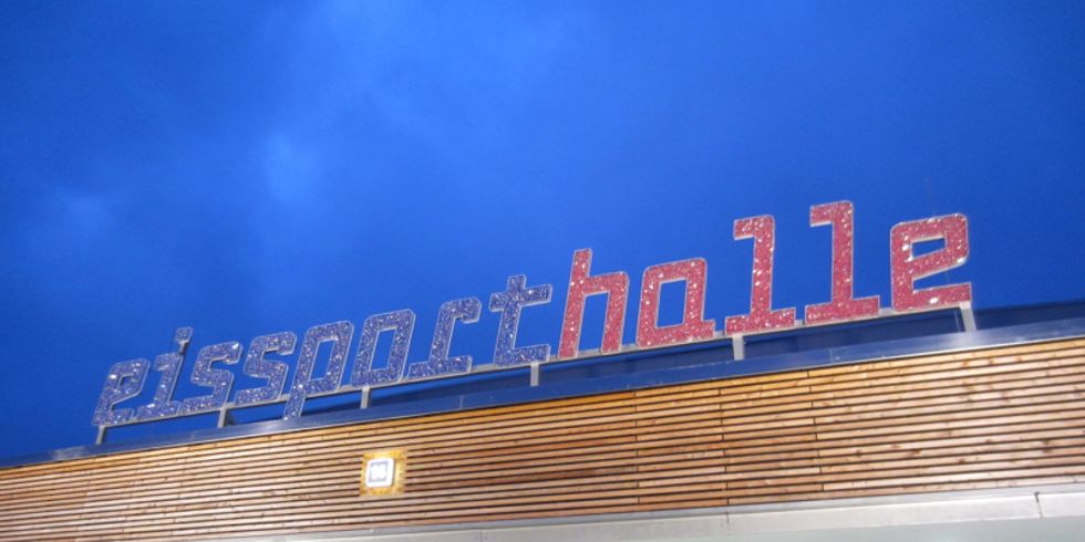 Neubau der Eissporthalle in der Glockenturmstraße 14