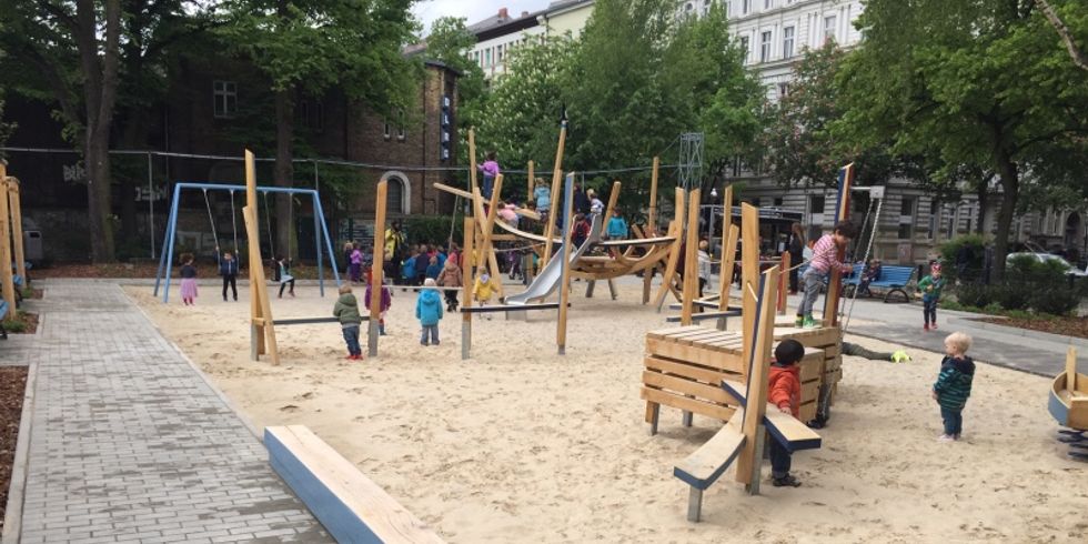 Eröffnung des umgebauten Spielplatzes in der Schleiermacherstraße