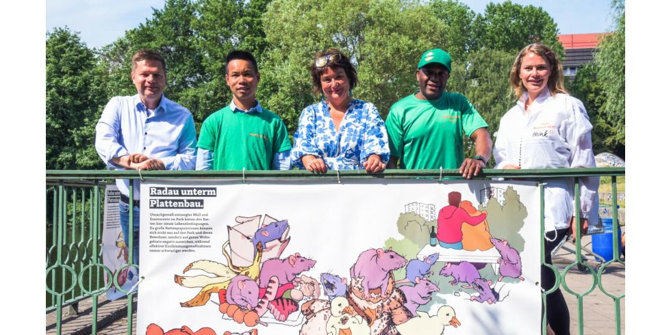 Kampagne #miteinanderfüreinander gestartet v.l.Martin Schaefer, Van Thu Nguyen, Iris Uhlenbruch, Souleymane Sow und die Parkmanagerin Saskia Bosch