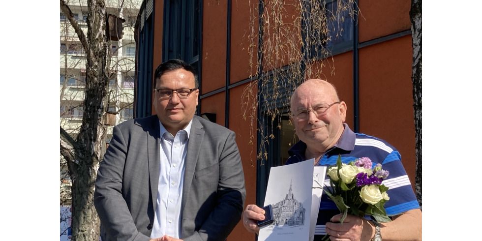 Bezirksbürgermeister Michael Grunst und Eberhard Lenk