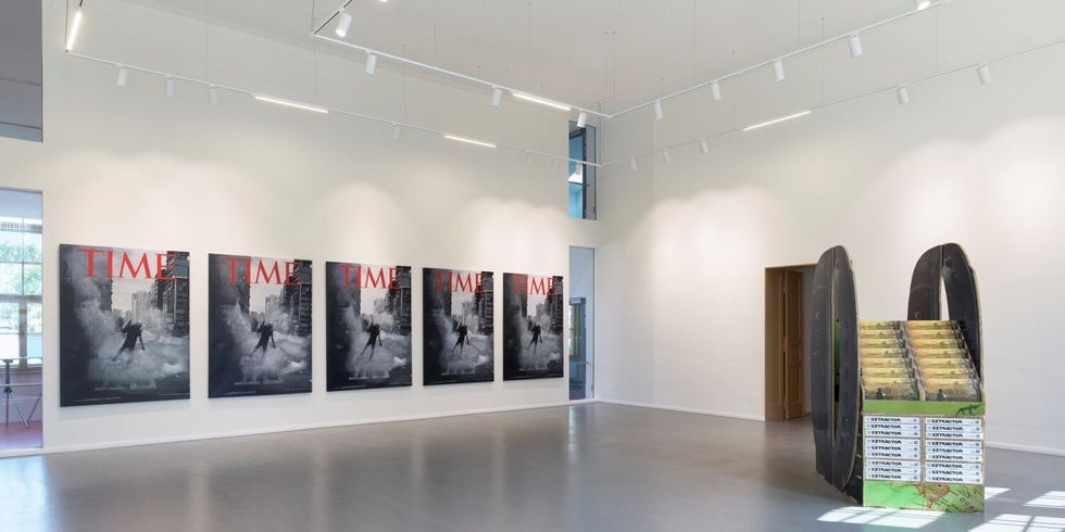 Installationsansicht „Schöne neue Arbeitswelt“ in der Galerie Adlershof im Kulturzentrum „Alte Schule“