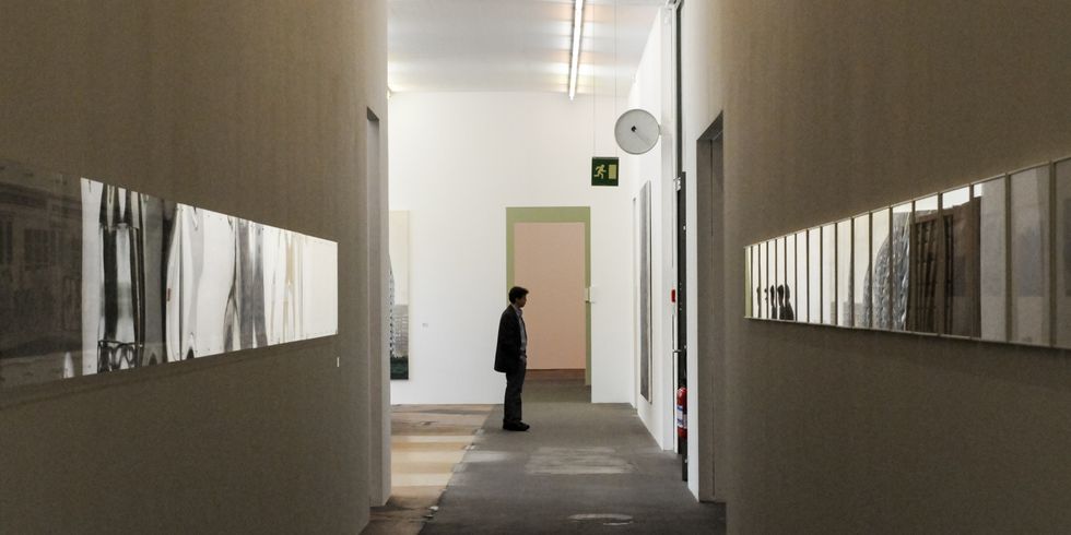 Exponate in einer Galerie für moderne Kunst