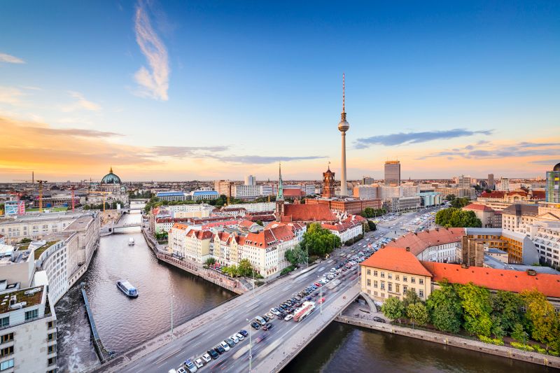 Berliner Skyline mit Spree