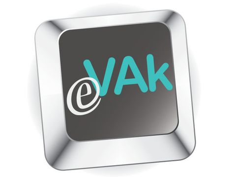 Ein silberner Bilderrahmen in 3D mit einem schwarzen Hintergrund. Auf dem schwarzen Hintergrund steht links das eMail-Zeichen in Weiß und rechts daneben VAk in türkisfarbener Schriftfarbe.