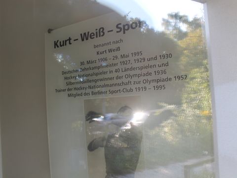 Gedenktafel für Kurt Weiß, Franzensbader Str. 1., 05.09.2013, Foto: Fabrice Rosenke