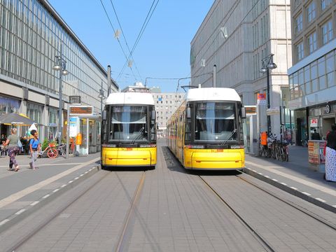 Straßenbahnen am Alexanderplatz
