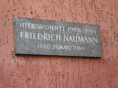 Bildvergrößerung: Die Gedenktafel von Friedrich Naumann