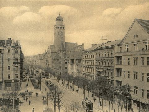 Bildvergrößerung: Historische Ansicht des Rathauses Neukölln