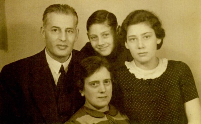 Bildvergrößerung: Familie Liebenau am 2.5.1939, dem Tag vor der Abreise von Helga und Karlheinz nach England.
