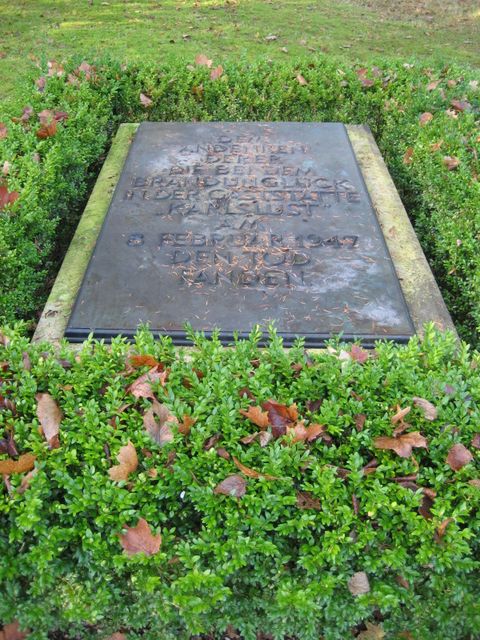 Denkmal Loebelfeld Friedhof in den Kisseln