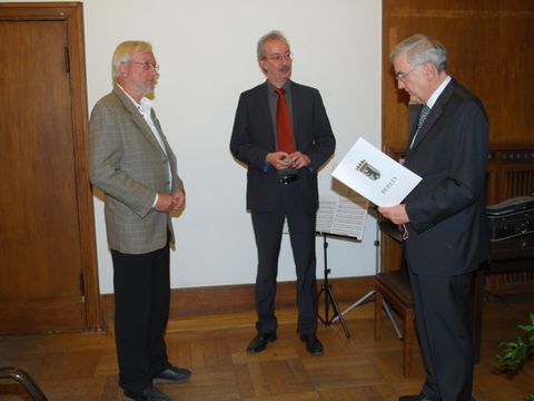 Bildvergrößerung: Thile Geisler Verleihung der Bezirksverdienstmedaille 2012 am 14.03.2014