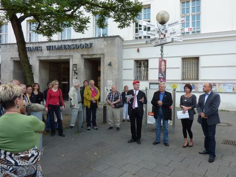 Vor dem Rathaus Wilmersdorf, 14.9.2013, Foto: KHMM