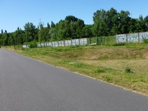 Zoom: Reste der Hinterlandmauer am Landschaftspark Rudow/Altglienicke