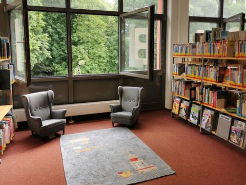 Sitzecke in der Bibliothek in Buch