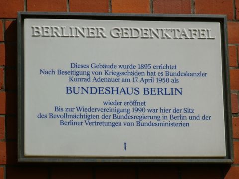 Gedenktafel für das Bundeshaus und Konrad Adenauer, 5.8.2009, Foto: KHMM
