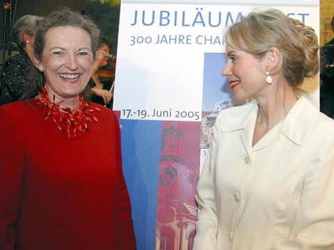 Bezirksbürgermeisterin Monika Thiemen und Opernintendantin Kirsten Harms eröffnen am 2.1.2005 in der Deutschen Oper das Jubiläumsjahr "300 Jahre Charlottenburg"