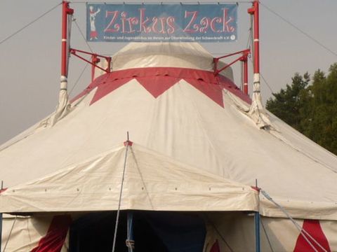 Zirkus_Zack Zirkuszelt Freizeitangebot für Kinder und Jugendliche in Friedrishain-Kreuzberg Berlin