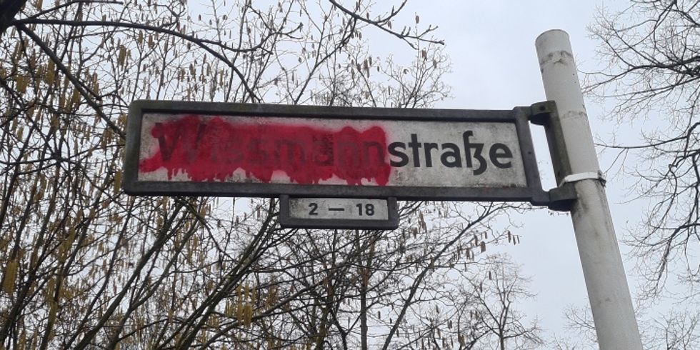 Rot übermalt: Wissmannstraße in Grunewald