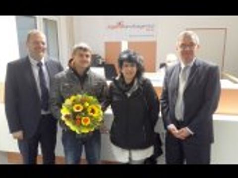 Erster Kunde der Jugendberufsagentur Standort Marzahn-Hellersdorf begrüßt
