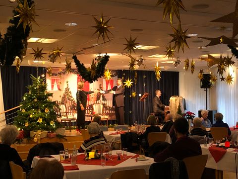 Bildvergrößerung: Weihnachtssterne im Hertha-Müller-Haus - Das Trio Gabriele Scheidecker, Maik Tödter und Christian Zacker