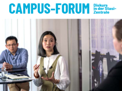 Cover Campus-Forum 2022; Podium beim Campus-Forum 2021 