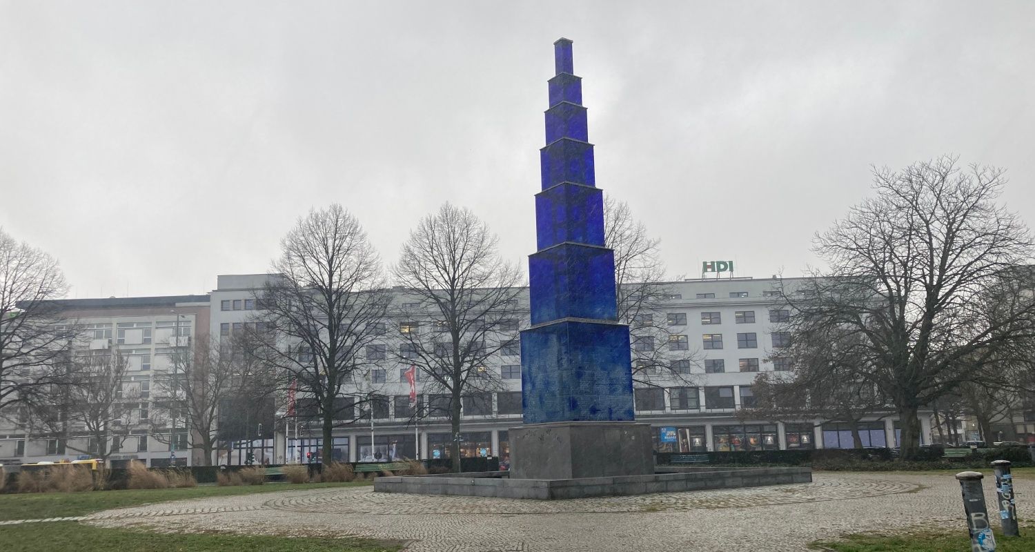 Blauer Obelisk - Theodor-Heuss-PLatz