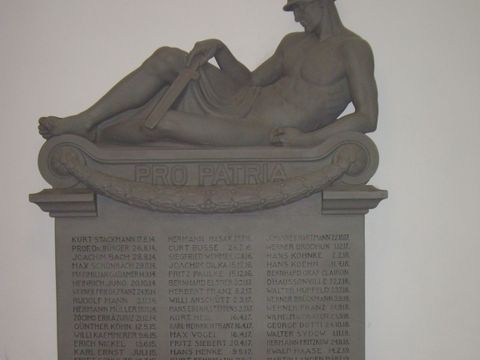 Denkmal für die Opfer des Ersten Weltkriegs im Walther-Rathenau-Gymnasium, Foto: Knut Krüger, November 2012