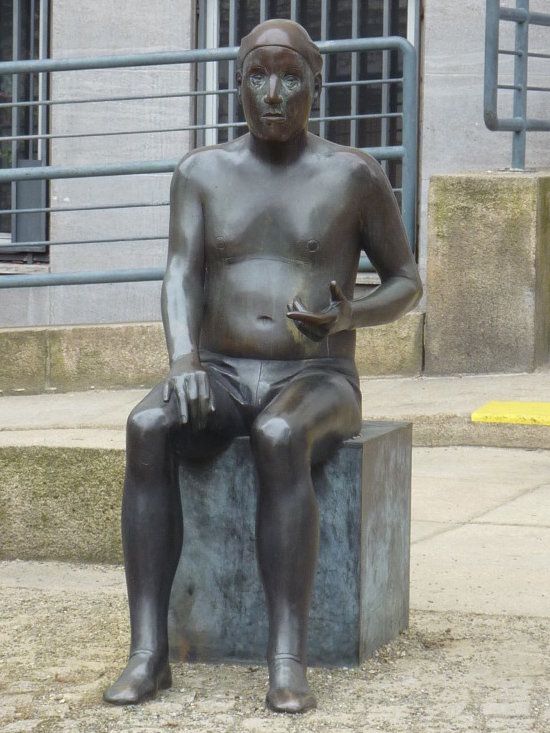 Skulptur: Gedanken eines Mimen, auf dem Julius-Morgenroth-Platz (am Eingang), 5.3.2011