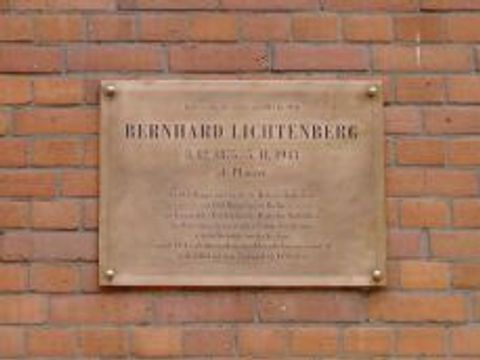 Gedenktafel Bernhard Lichtenberg; Foto: Hannelore Teutsch