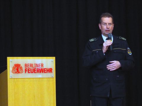 Bildvergrößerung: Landesbranddirektor Wilfried Gräfling bei Einweihung Feuerwache Voltairestrasse