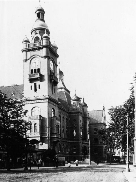 Das Rathaus nach 1903