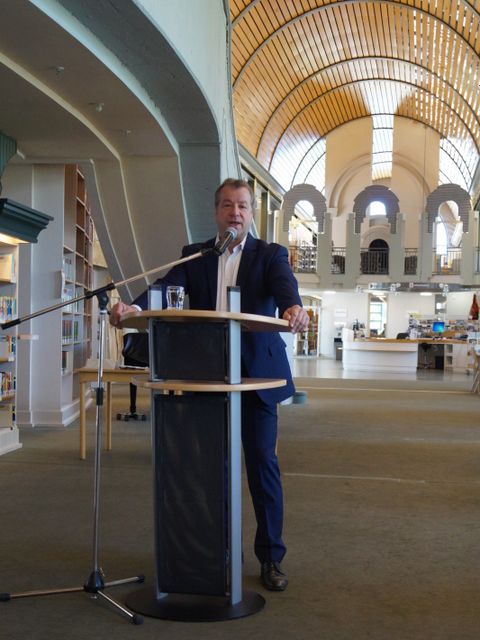 Bildvergrößerung: Bezirksbürgermeister Frank Balzer (CDU) bei der Pressekonferenz in der Humboldt-Bibliothek in Tegel