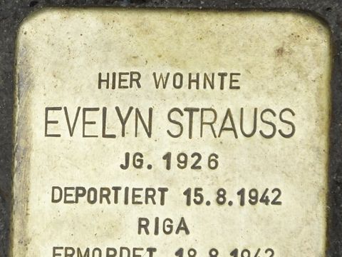 Stolperstein Evelyn Strauss, Foto: H.-J. Hupka