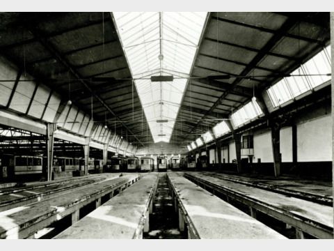Bildvergrößerung: Interior view of the train hall extension with three-hinged roof support structure, c. 1930